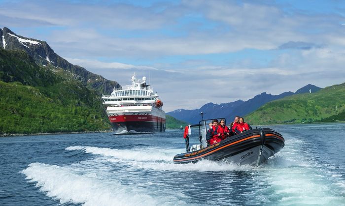 Shore excursions and activities on MS Polarlys